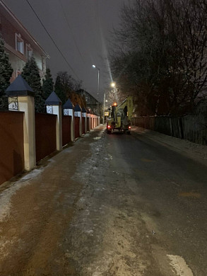 20 КДМ вышли ночью на противогололедную обработку дорог в Иванове